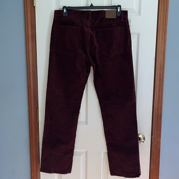 New-gap-34×32-straight chords with gap flex. Burgundy red-smooth corduroy denim. - Picture 2 of 16